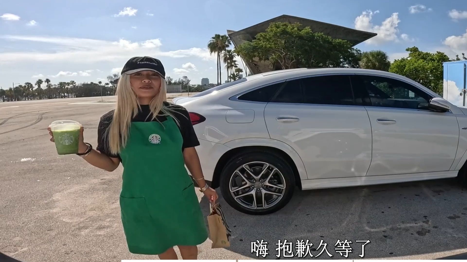 捷克街头-空气刘海棕色卷发的兔女郎风俗娘