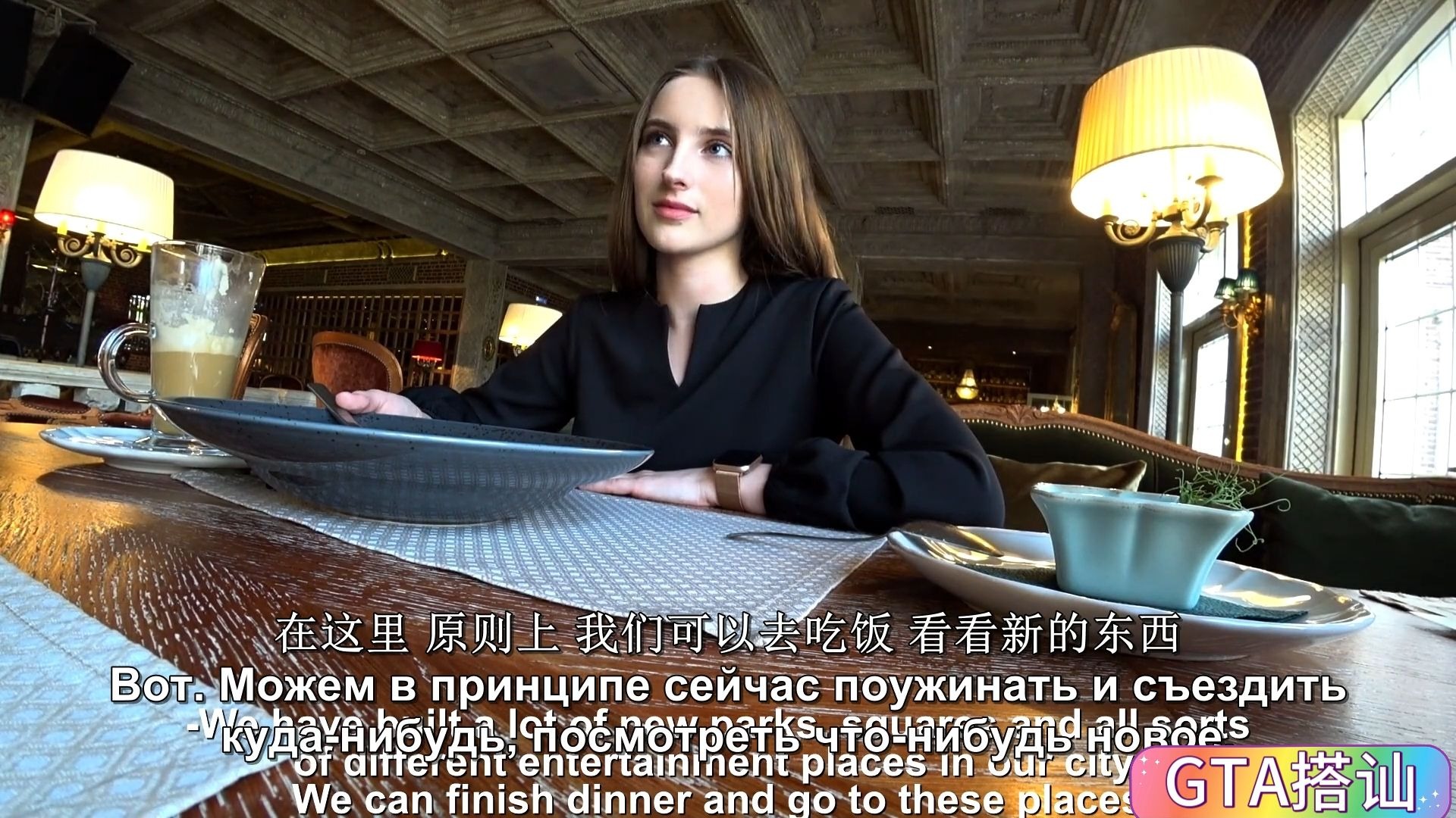 街头系列-齐刘海金色编发的高挑旗袍OL